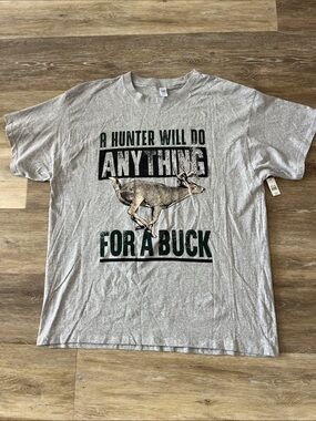 NWT Brisco Brands Men’s Hunting Graphic T-Shirt Grey Size 2XL